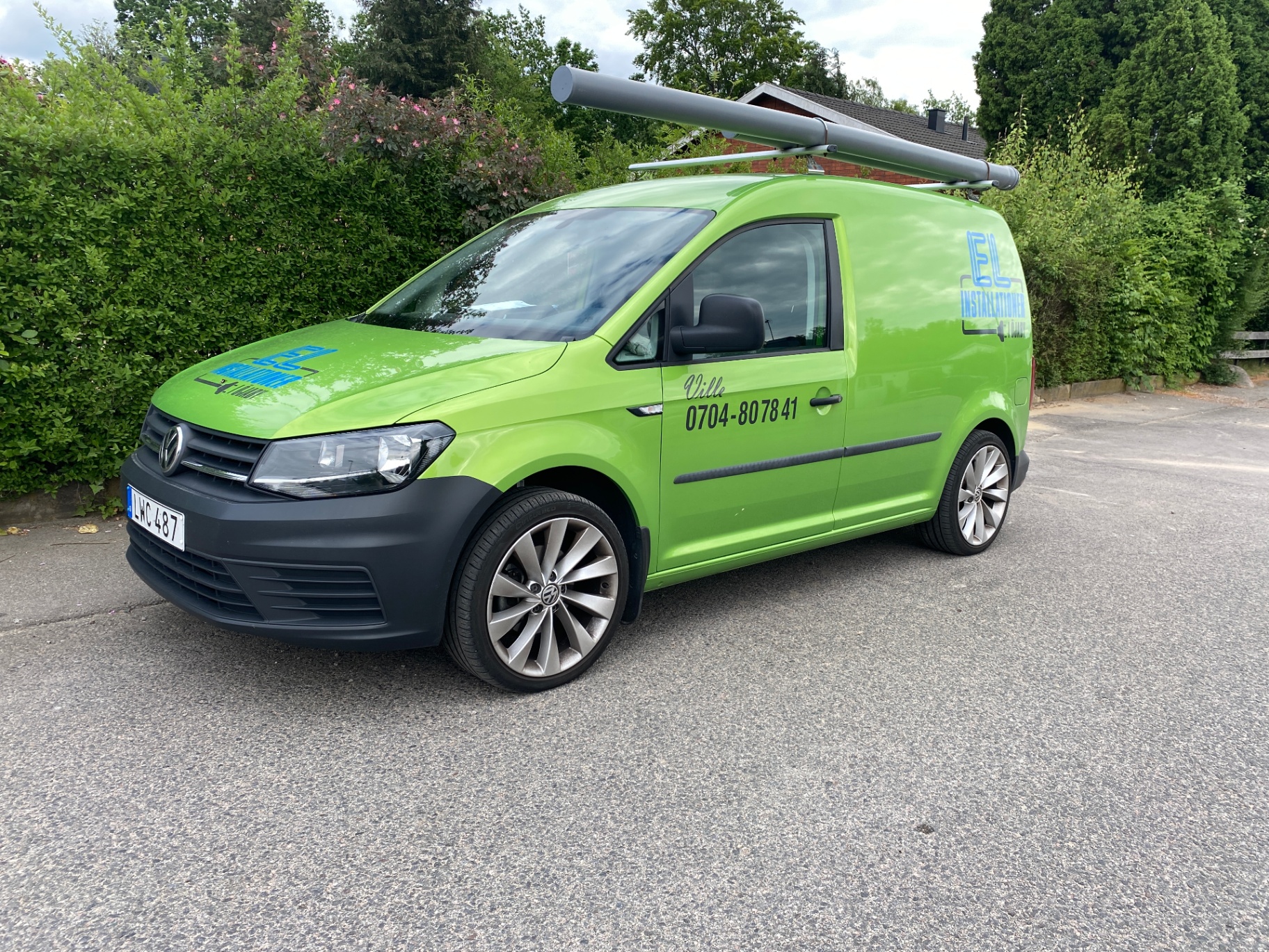 Servicebil från Elinstallationer i Öjaby AB i Växjö
